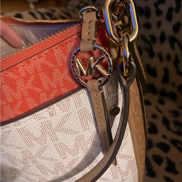 NWOT MICHAEL Michael Kors Leather Saddle/Crossbody Comes with Removable Strap - Picture 11 of 15